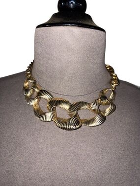 Vintage Gold Tone Large Link Scalloped Collar Necklace 16"